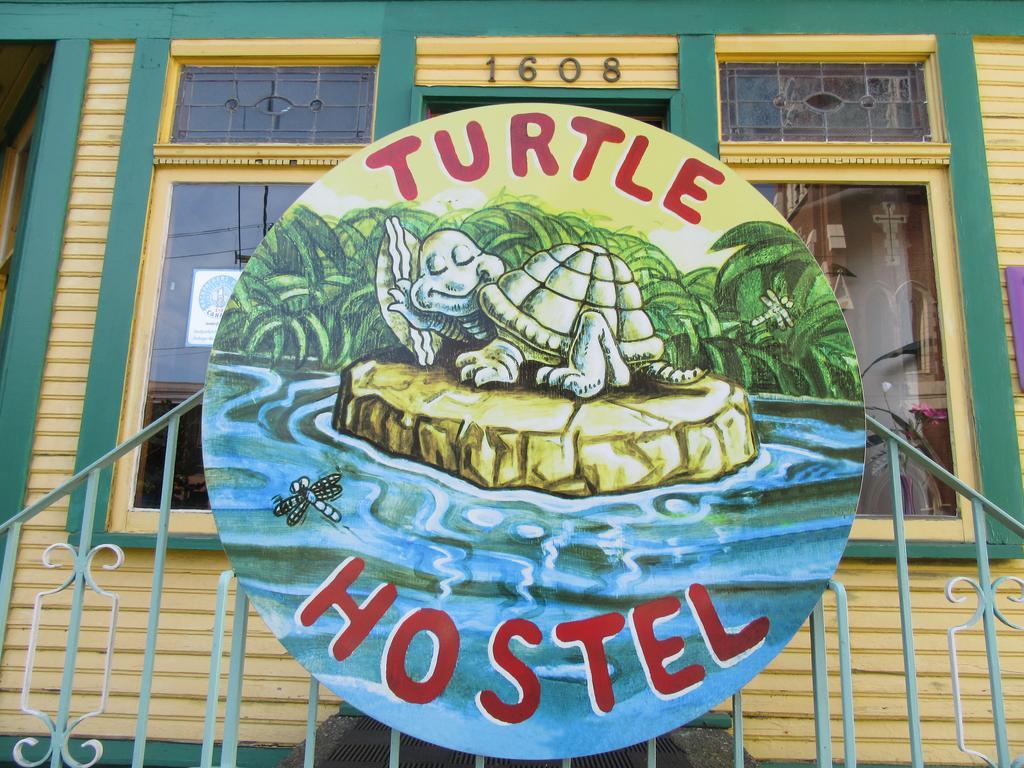 Turtle Hostel Victoria Exterior foto